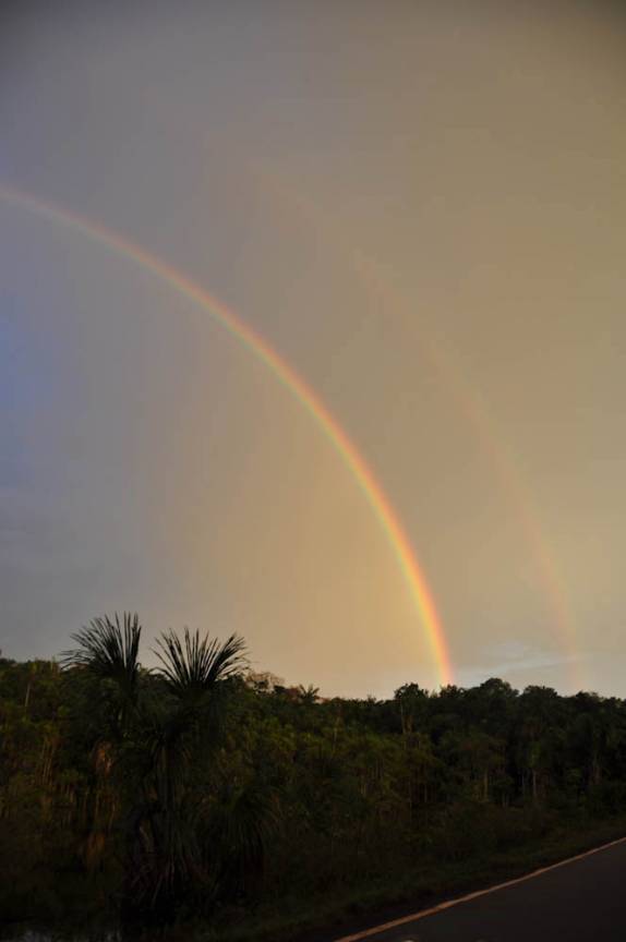 Lindo arco-íris no finzinho da tarde, na estrada entre Roraima e Amazonas